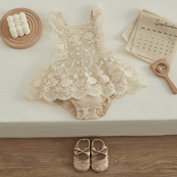 Momorii Other - Cream Pinafore Lace Romper Bodysuit Open Back 6-12 Months Boutique Style